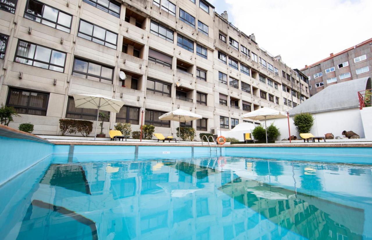 Eurostars Araguaney Ξενοδοχείο Σαντιάγο ντε Κομποστέλα Εξωτερικό φωτογραφία The swimming pool at the hotel